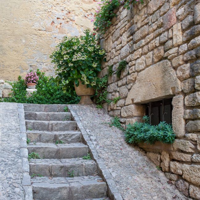 The Gardens of La Roque de Gageac stone alley