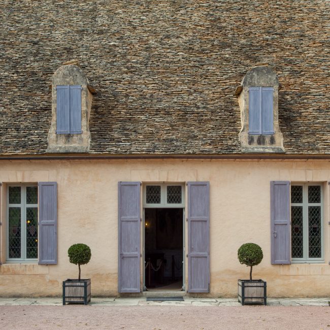 Marqueyssac Chateau blue shutters lauze stone